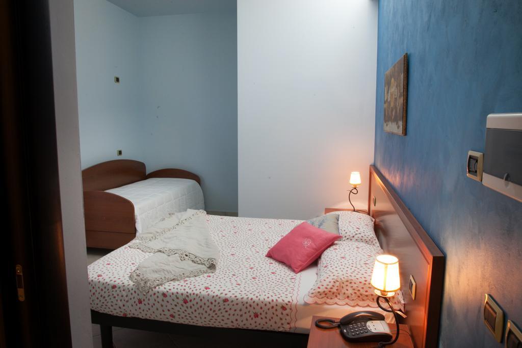 Pensione Degli Ulivi Porto Sant'Elpidio Phòng bức ảnh