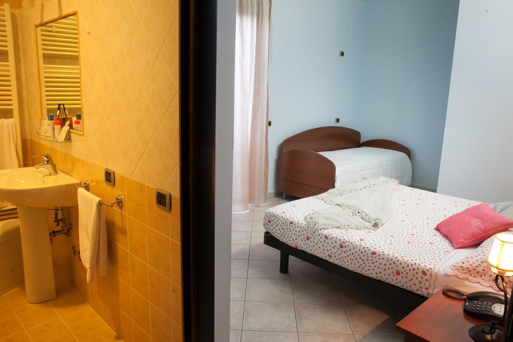Pensione Degli Ulivi Porto Sant'Elpidio Phòng bức ảnh